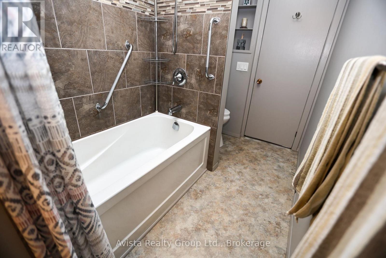 426 Christina Street E Property Photo 15
