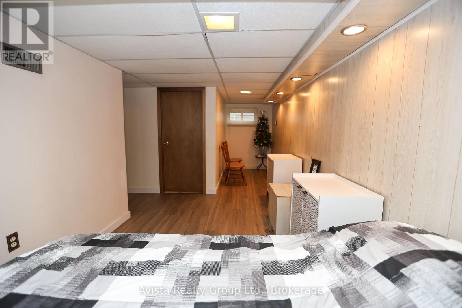 426 Christina Street E Property Photo 17