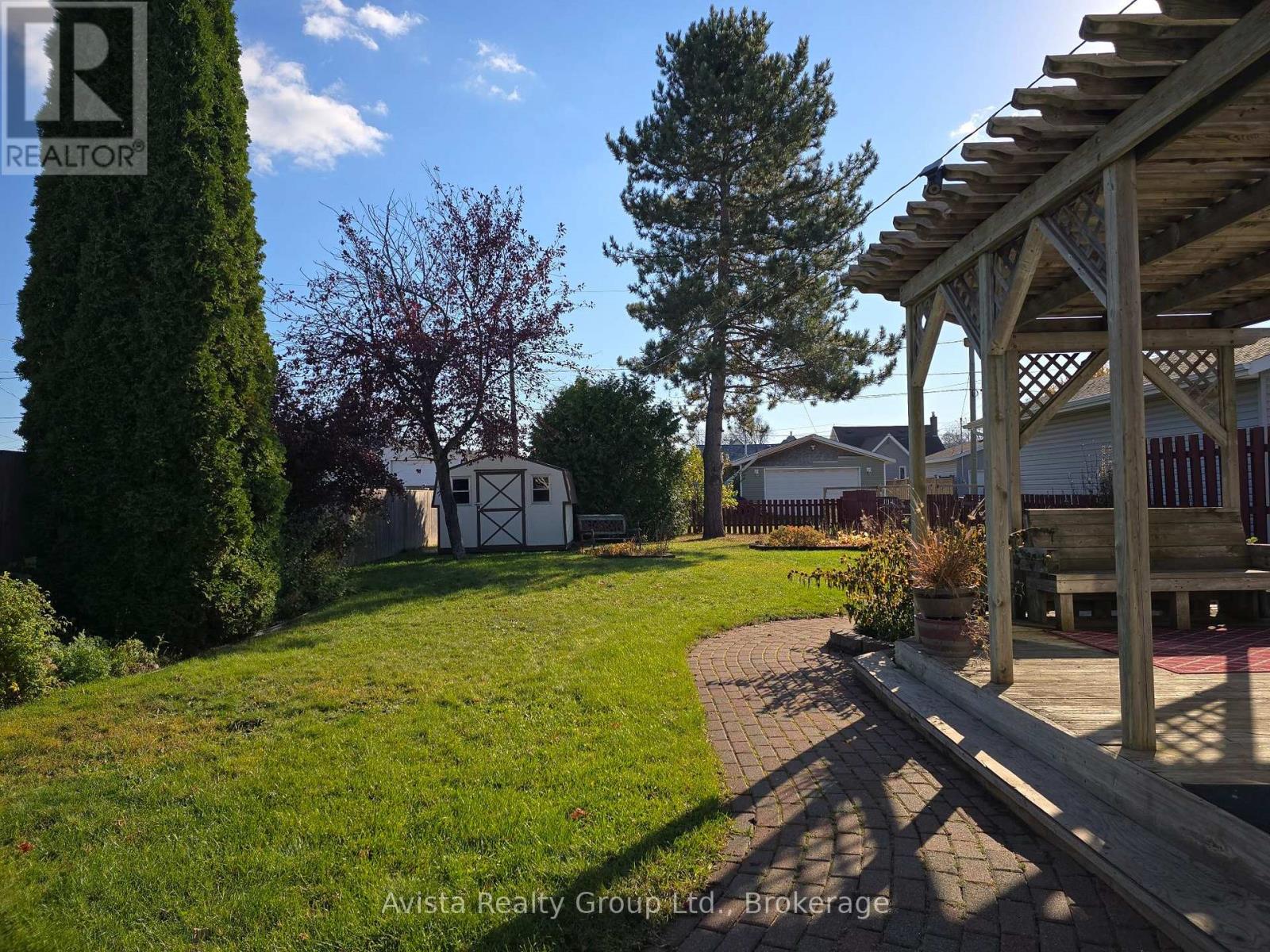 426 Christina Street E Property Photo 33