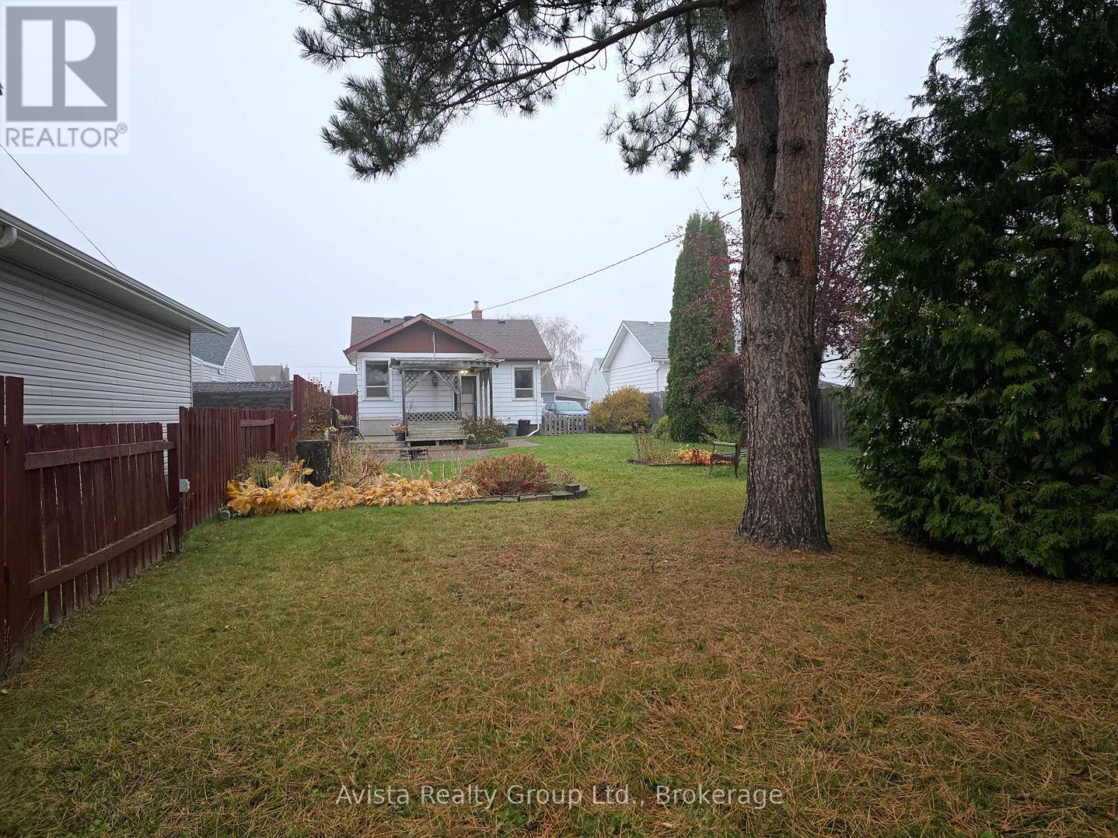 426 Christina Street E Property Photo 38