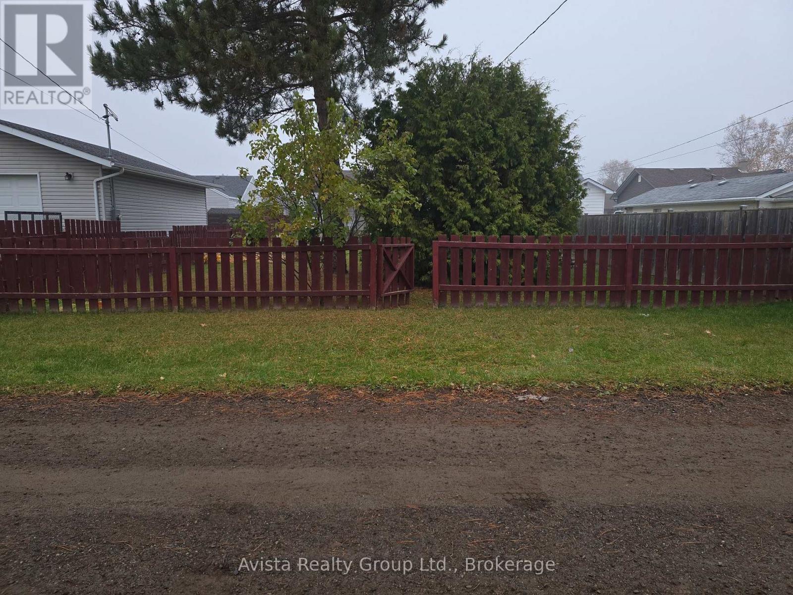 426 Christina Street E Property Photo 39