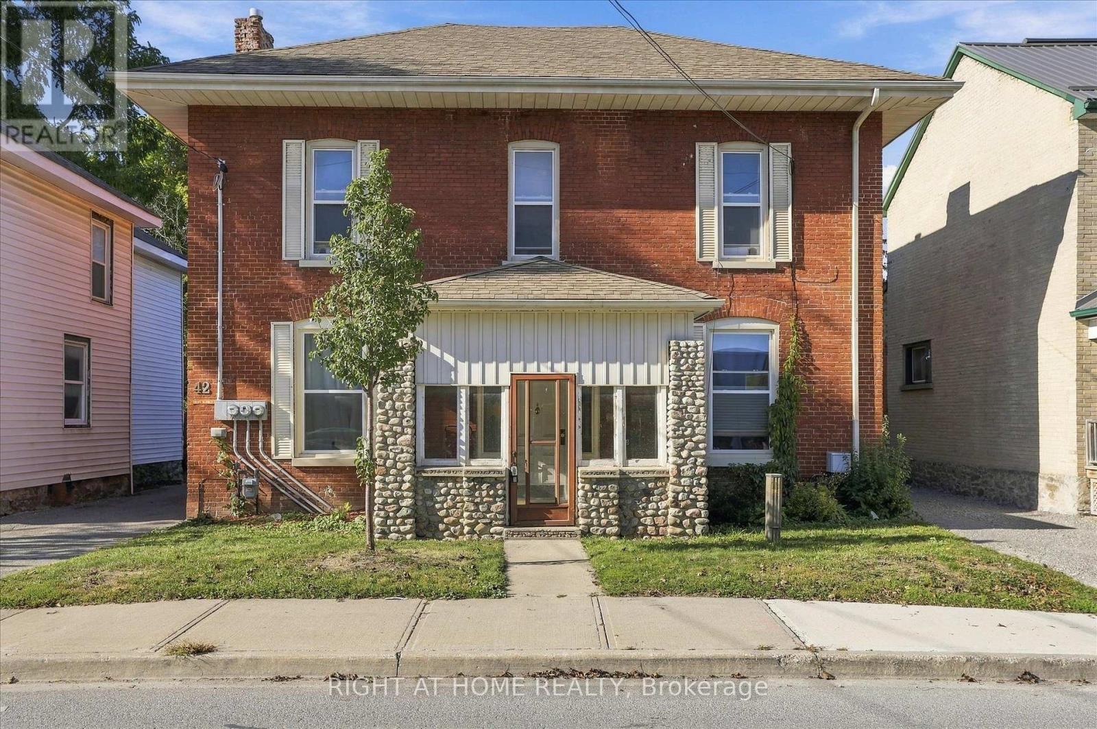 42 Wellington Street Property Photo 1