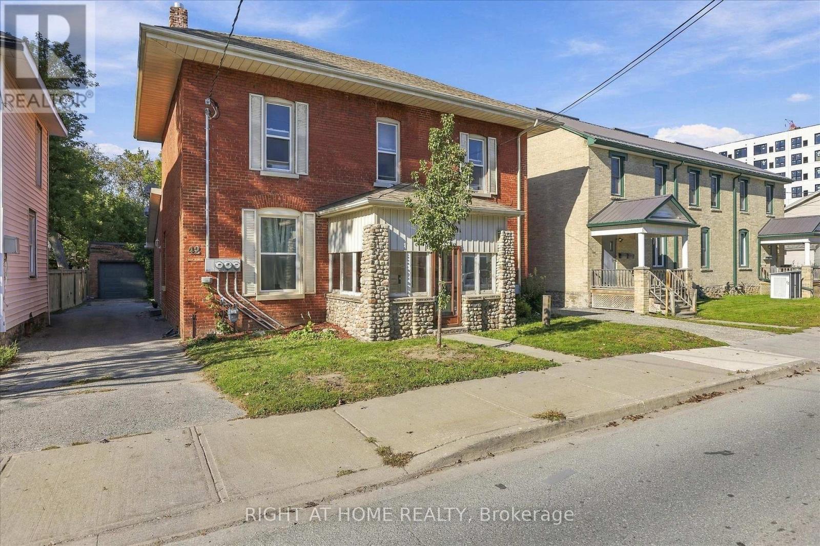 42 Wellington Street Property Photo 2