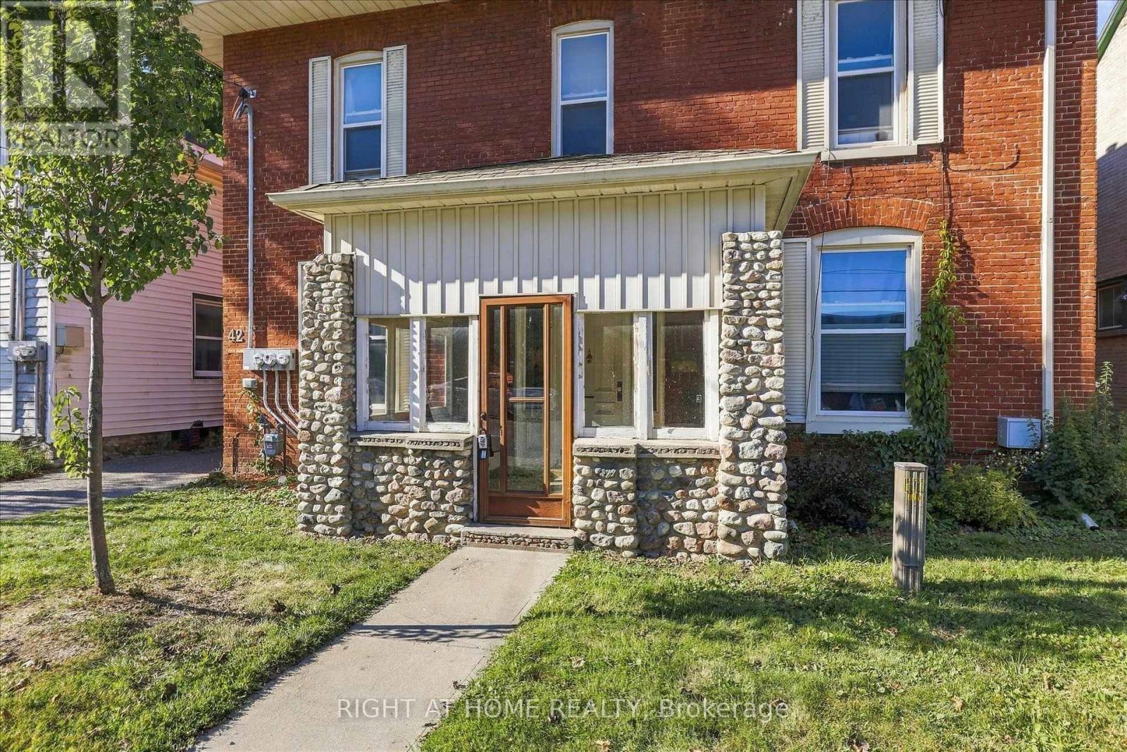 42 Wellington Street Property Photo 4