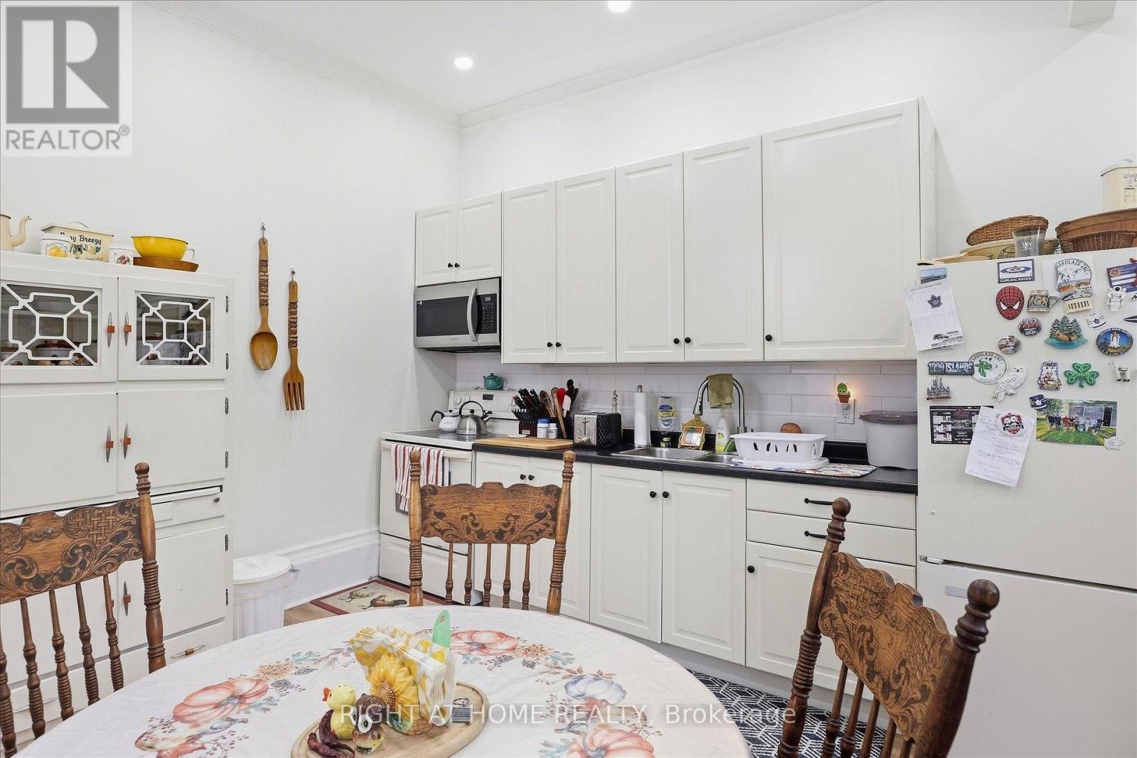 42 Wellington Street Property Photo 6