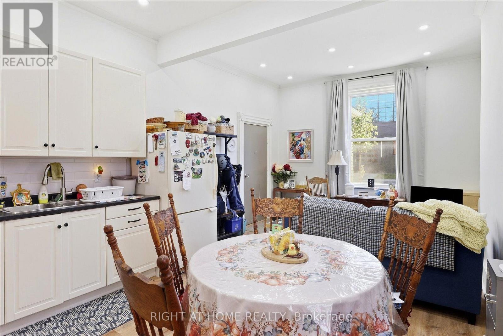 42 Wellington Street Property Photo 8