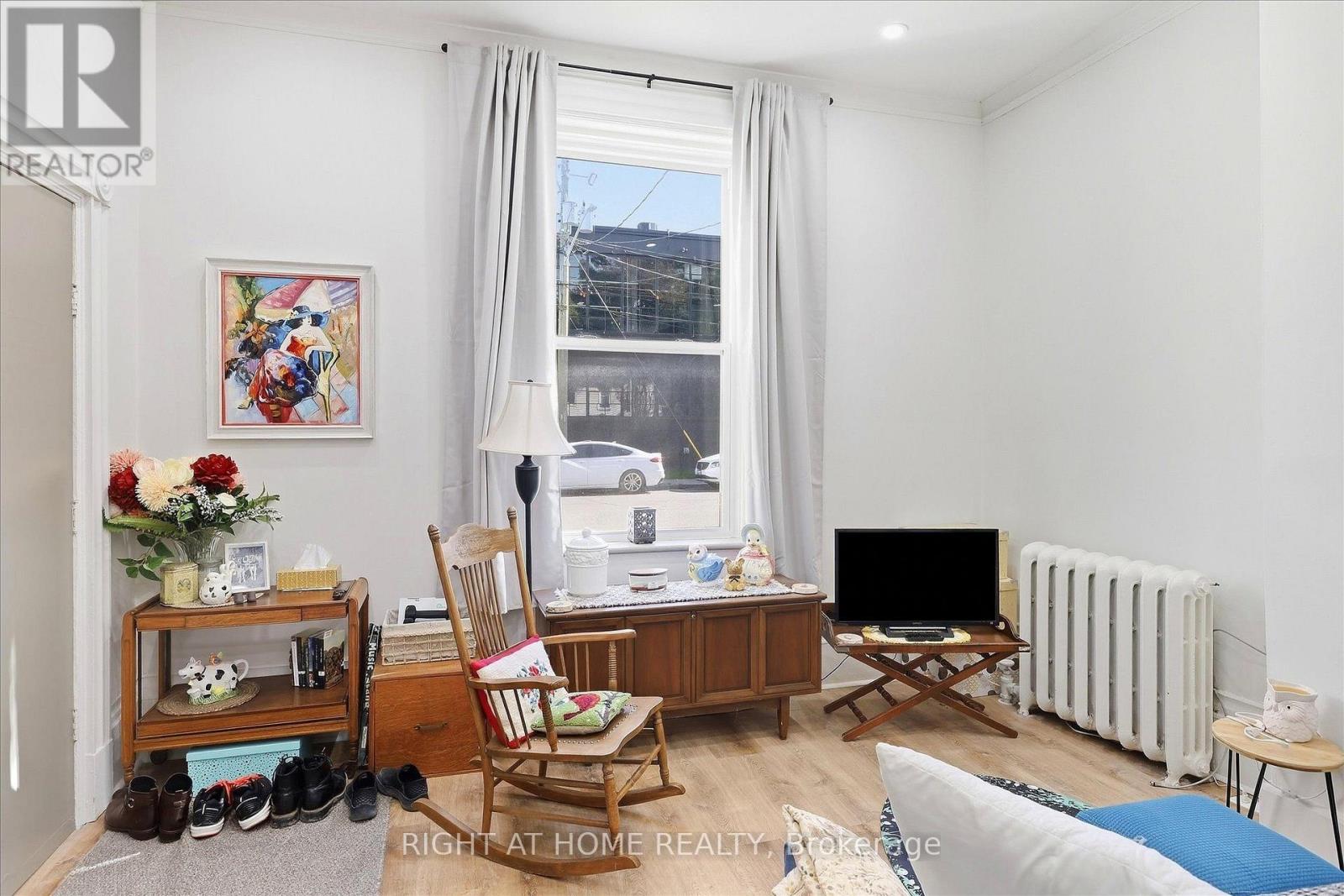 42 Wellington Street Property Photo 10