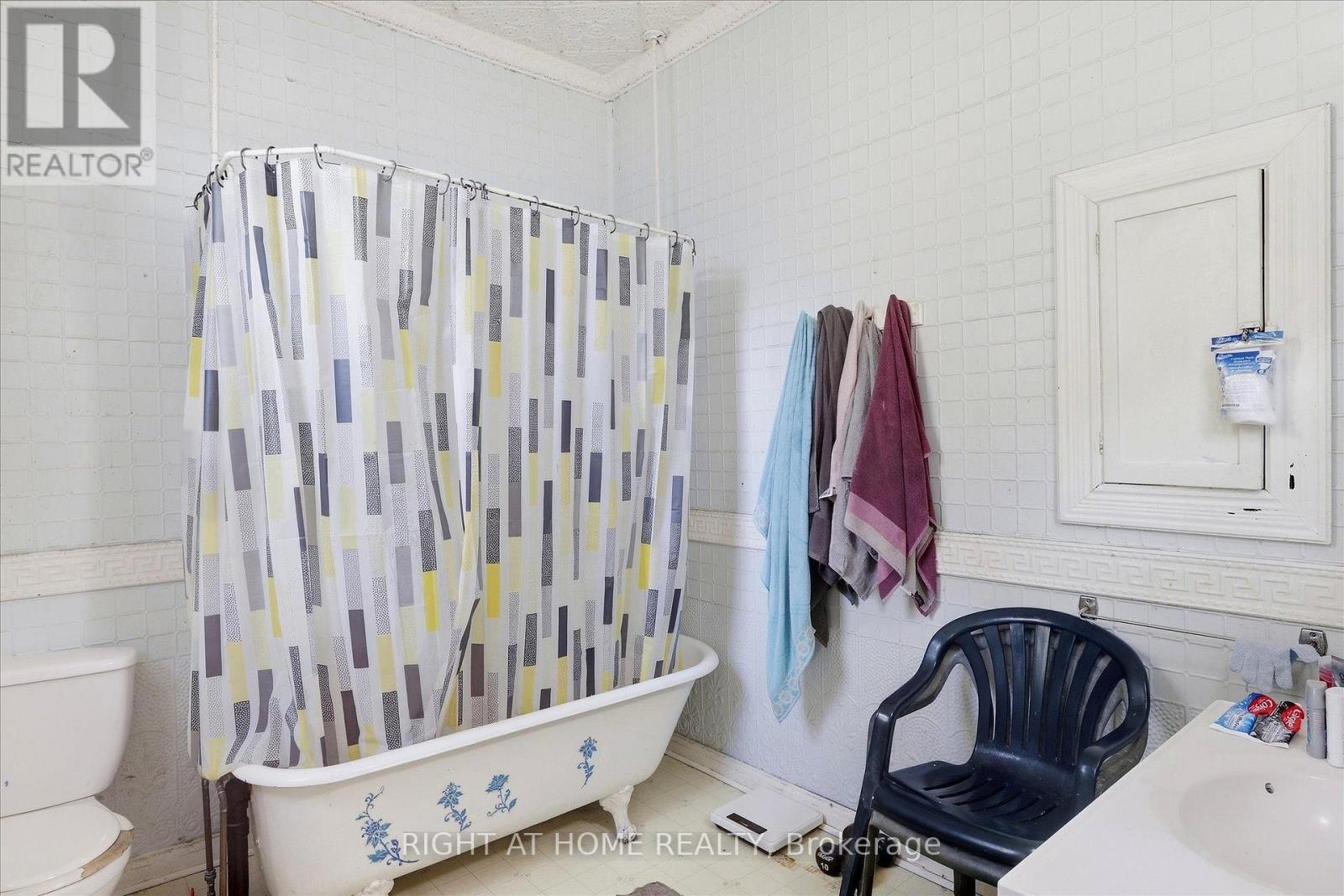 42 Wellington Street Property Photo 15