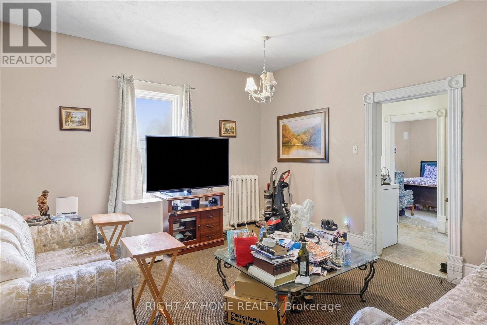 42 Wellington Street Property Photo 16
