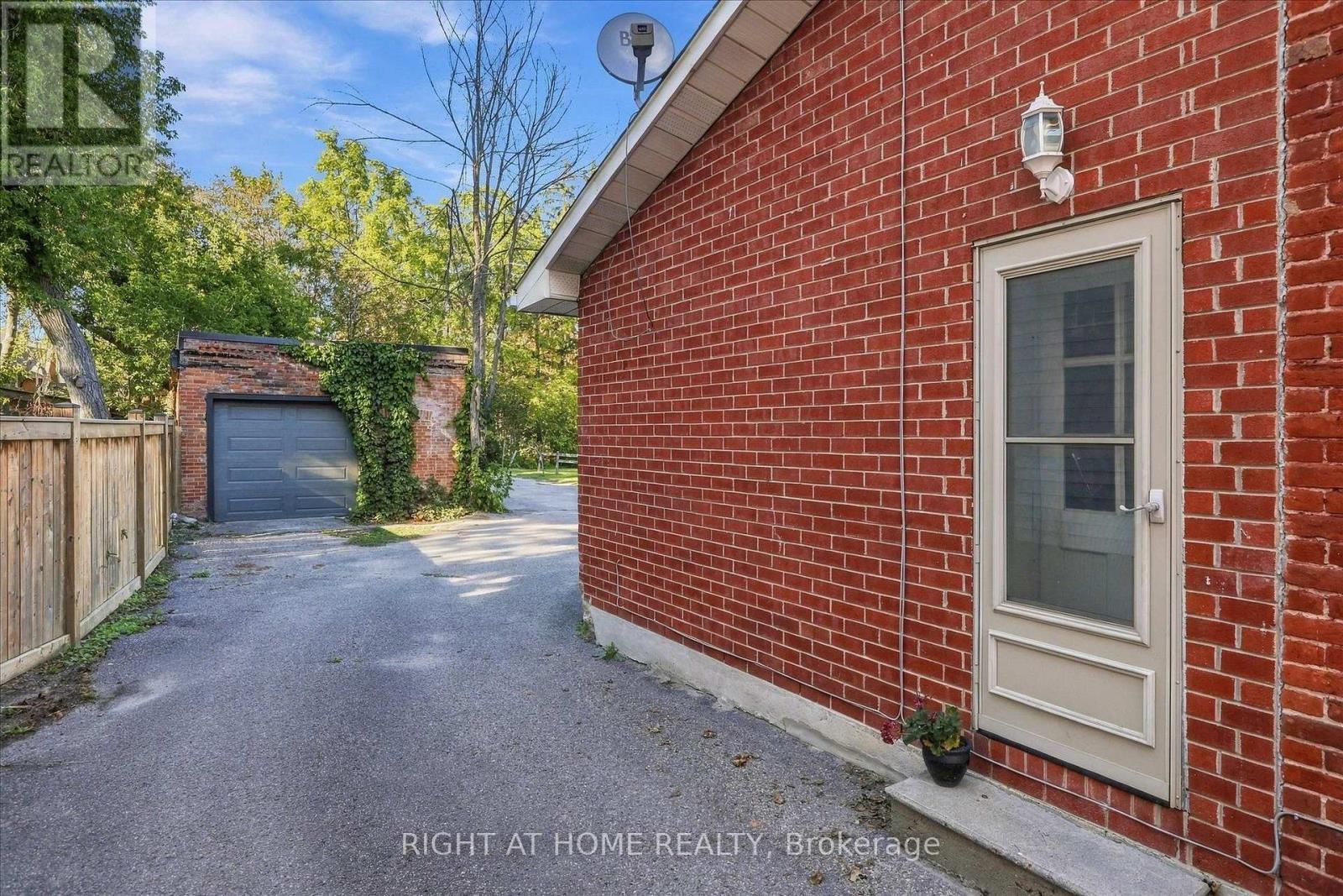 42 Wellington Street Property Photo 20
