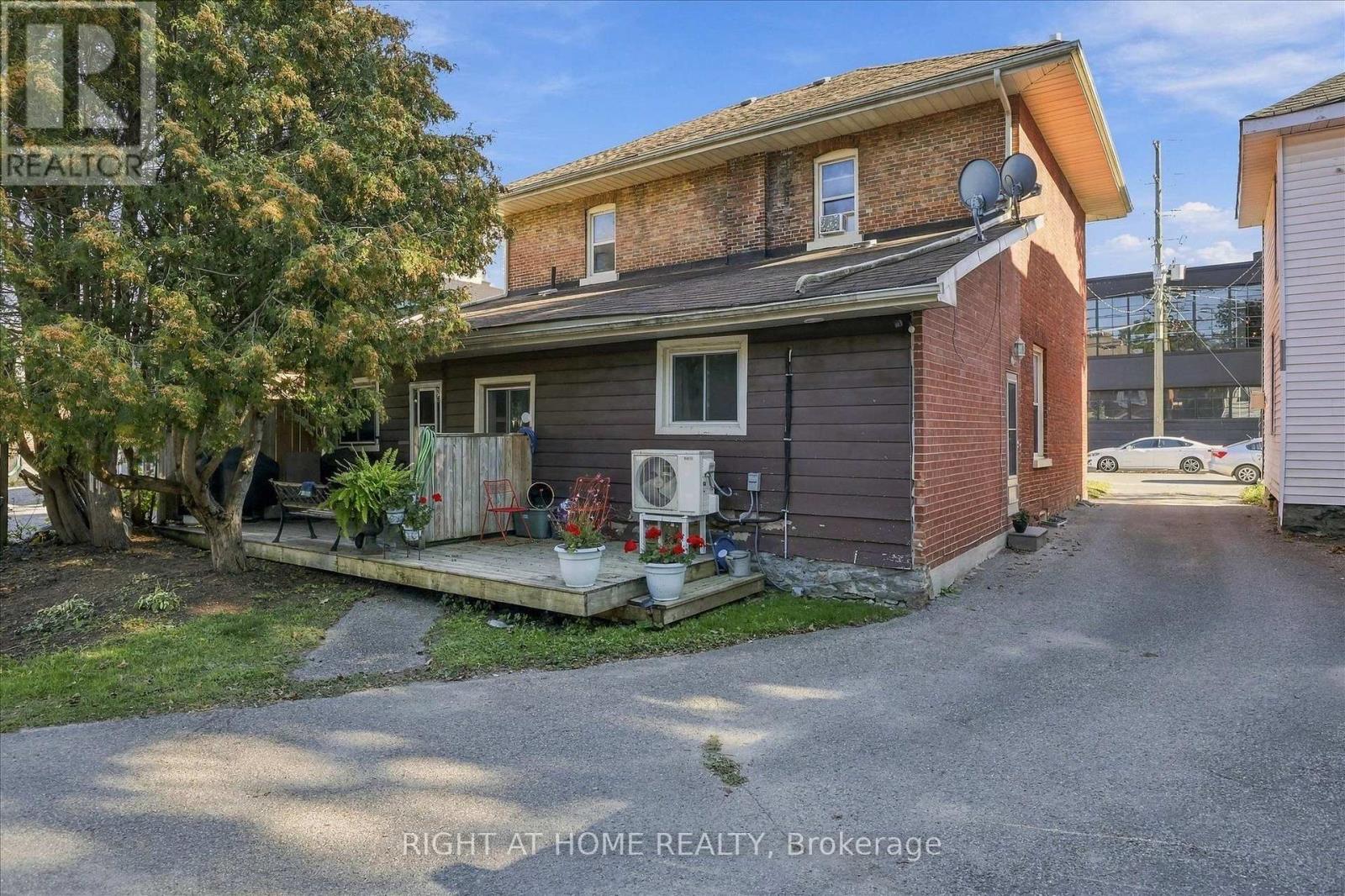 42 Wellington Street Property Photo 21