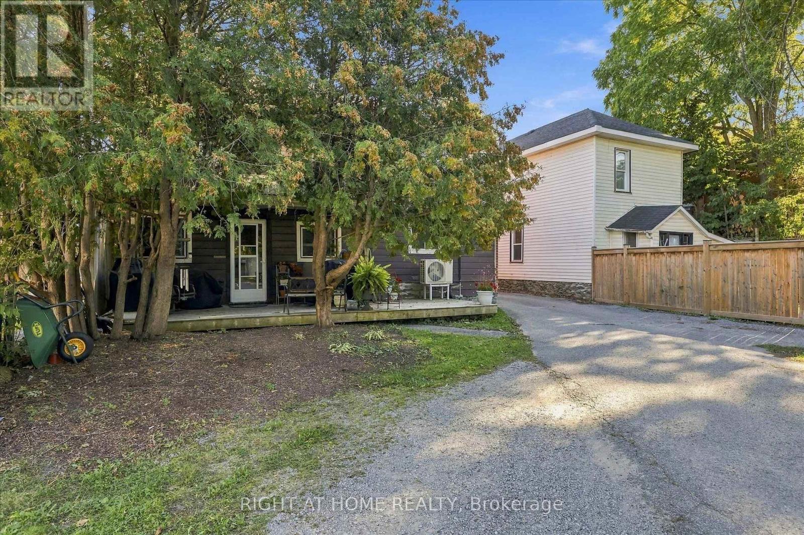 42 Wellington Street Property Photo 23