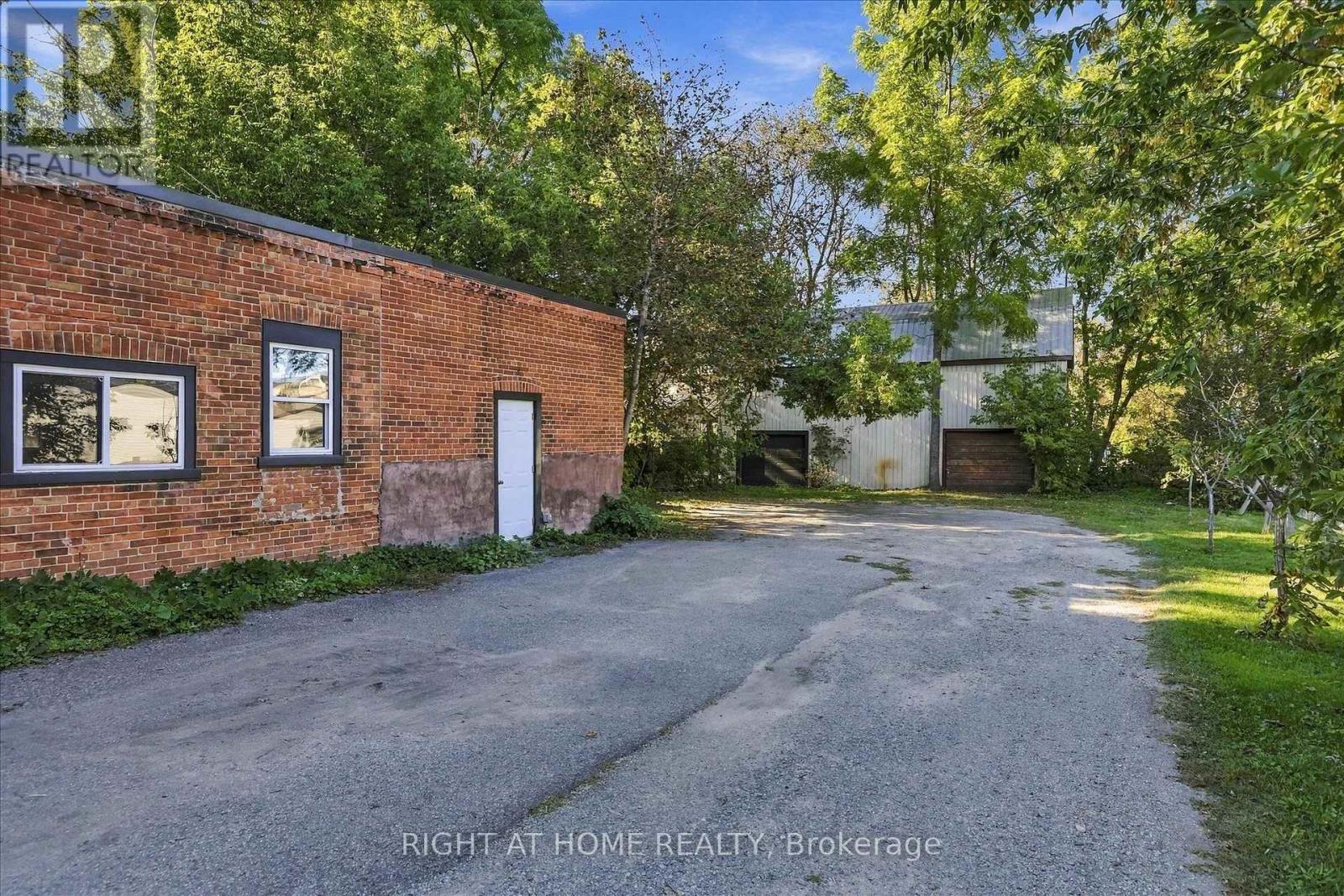42 Wellington Street Property Photo 25