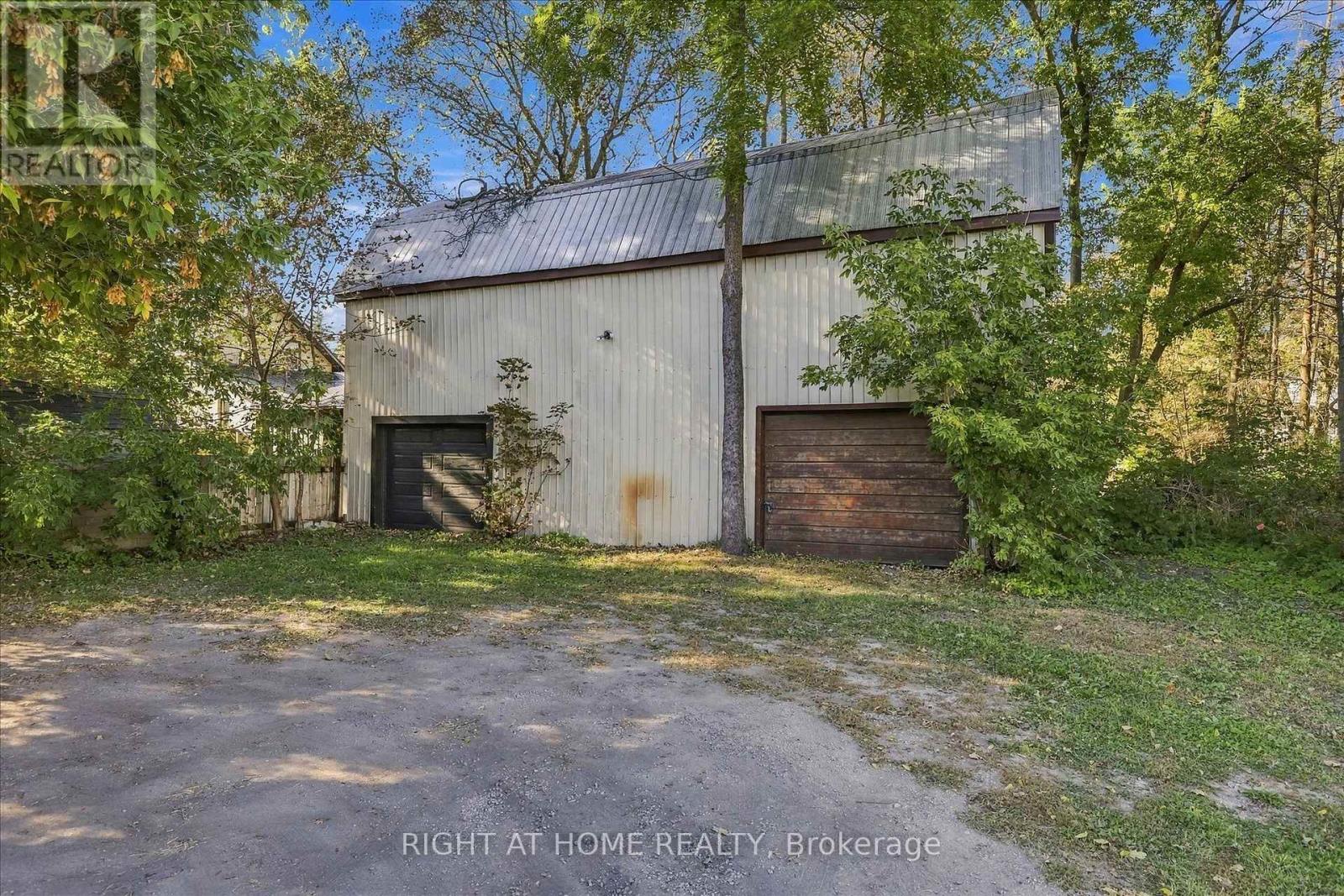 42 Wellington Street Property Photo 26