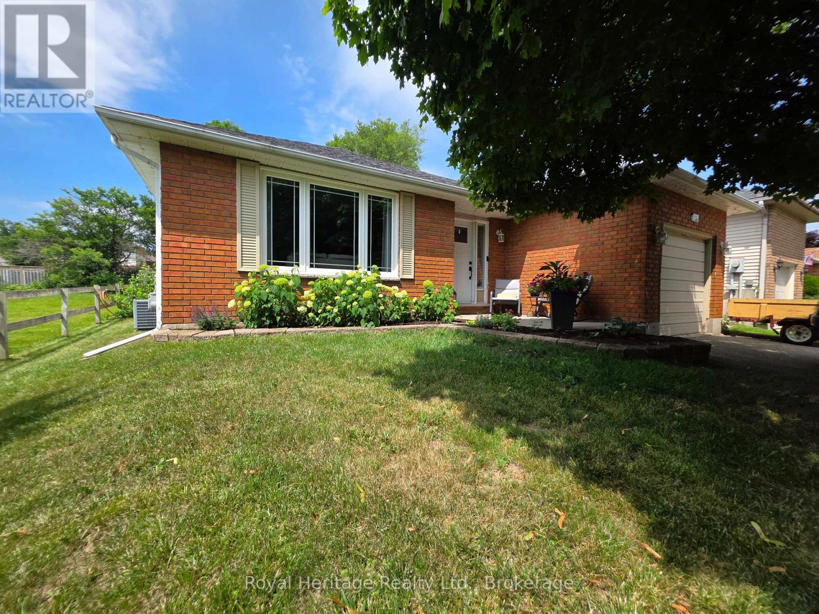 25 HEWSON DRIVE Property Photo 1