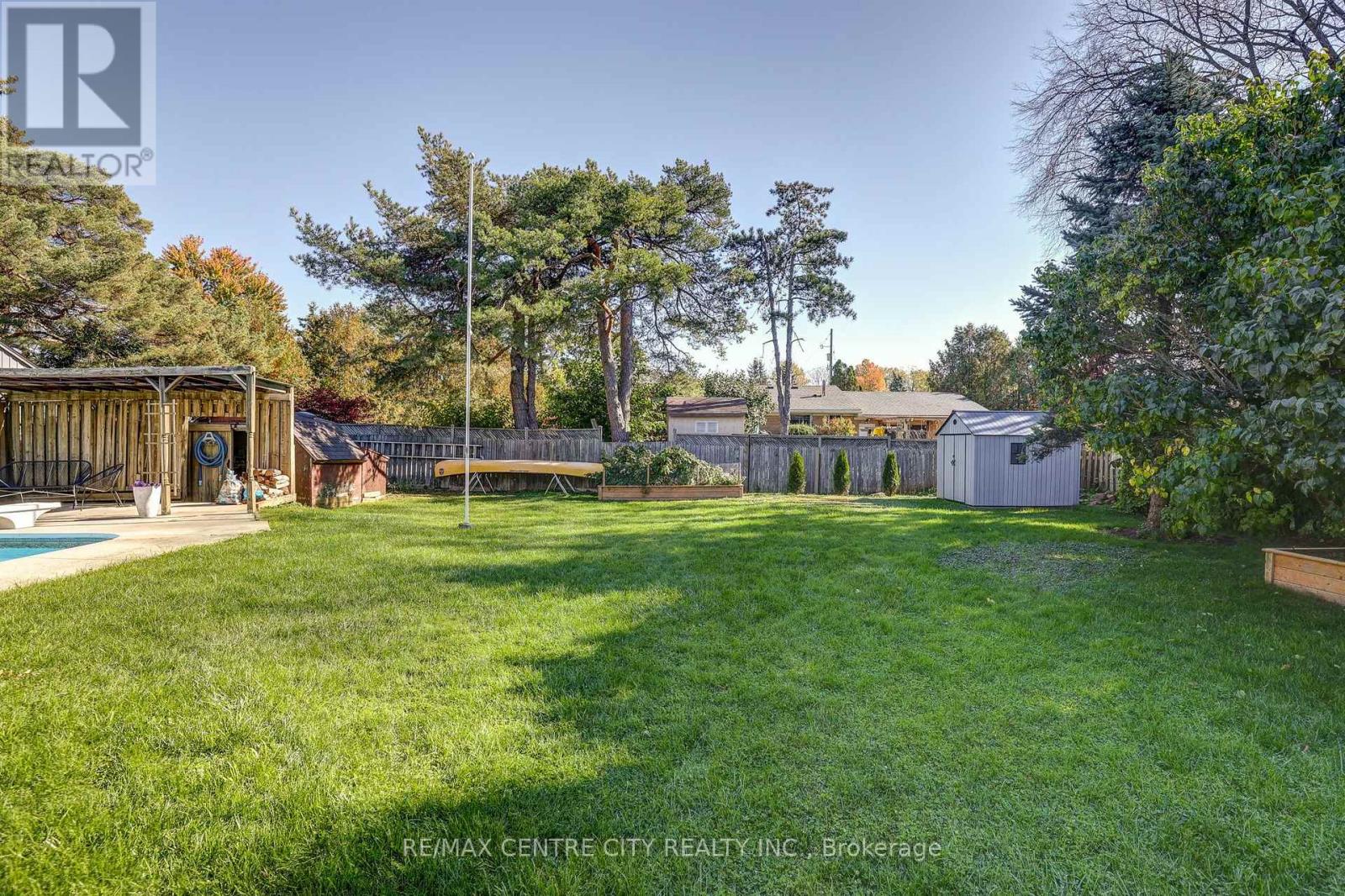 68 Lois Avenue Property Photo 8