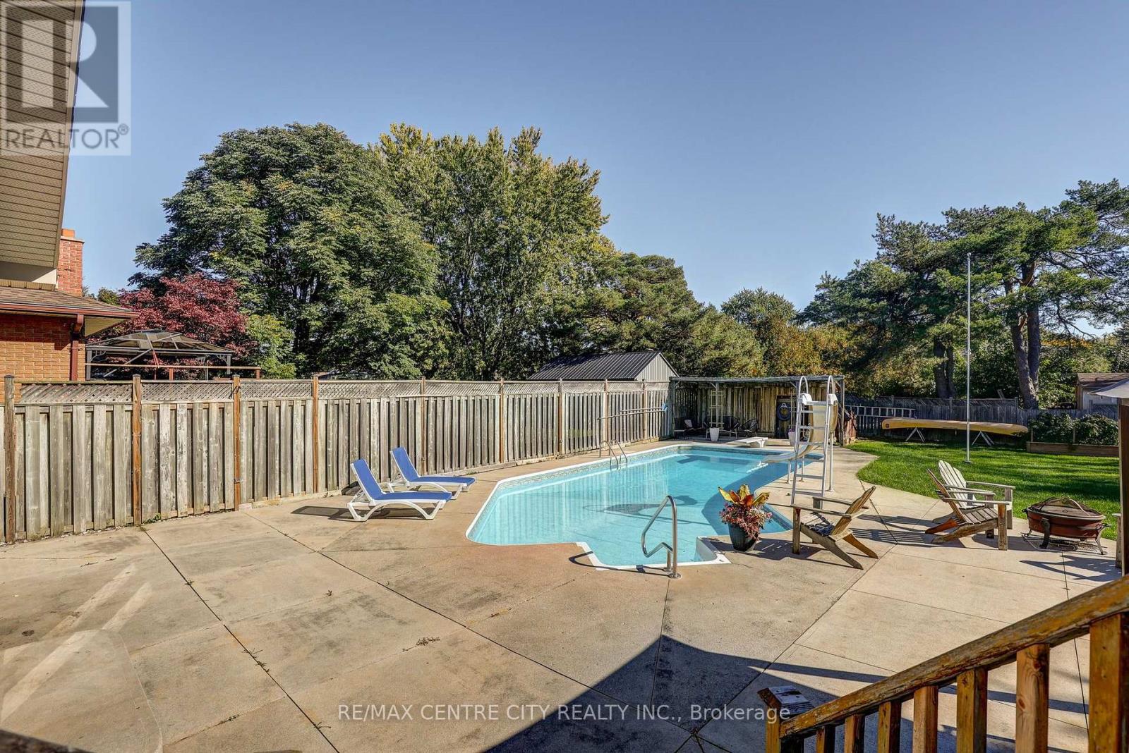 68 Lois Avenue Property Photo 10