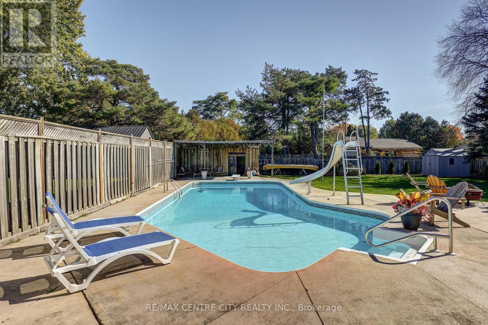 68 Lois Avenue Property Photo 11