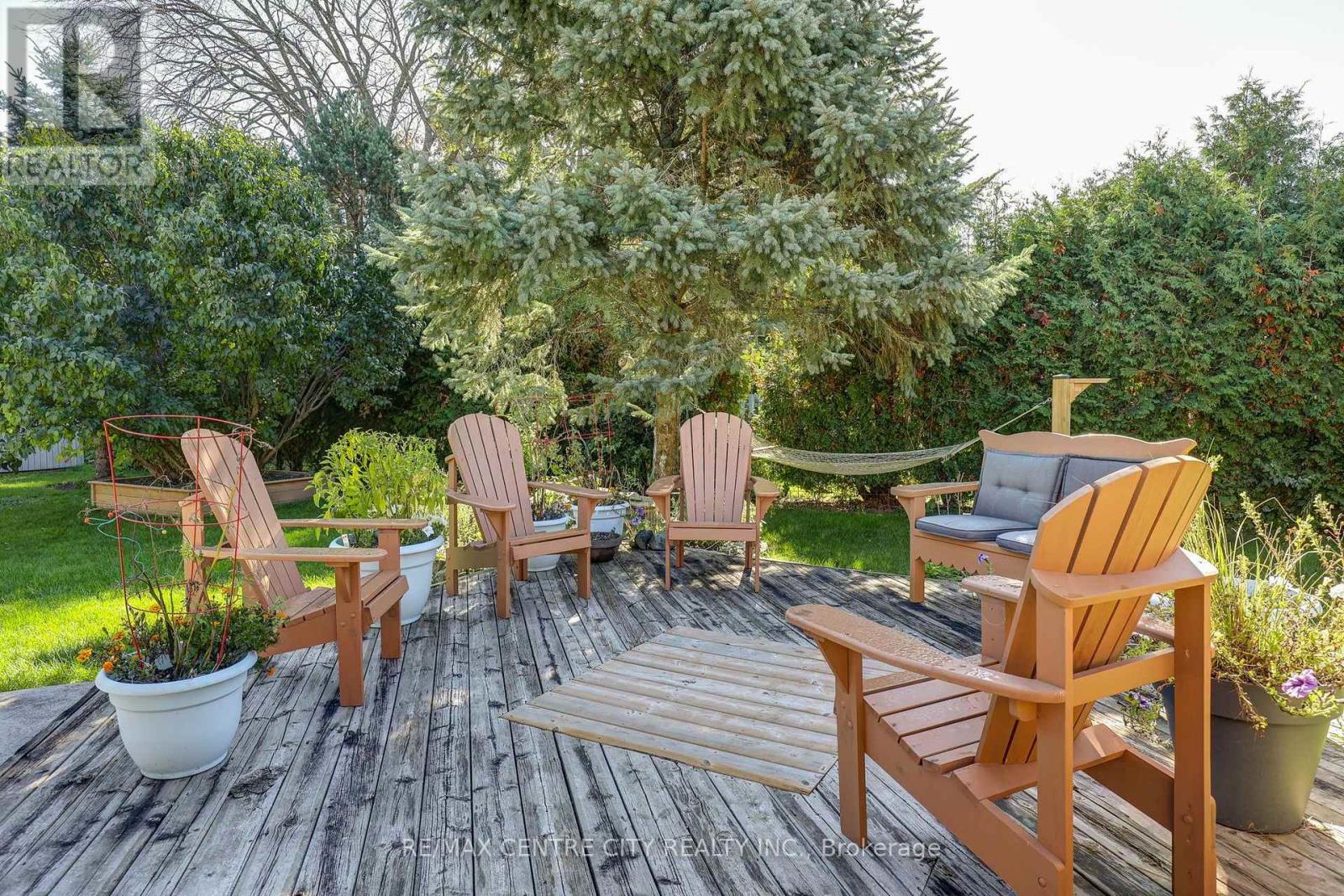68 Lois Avenue Property Photo 15