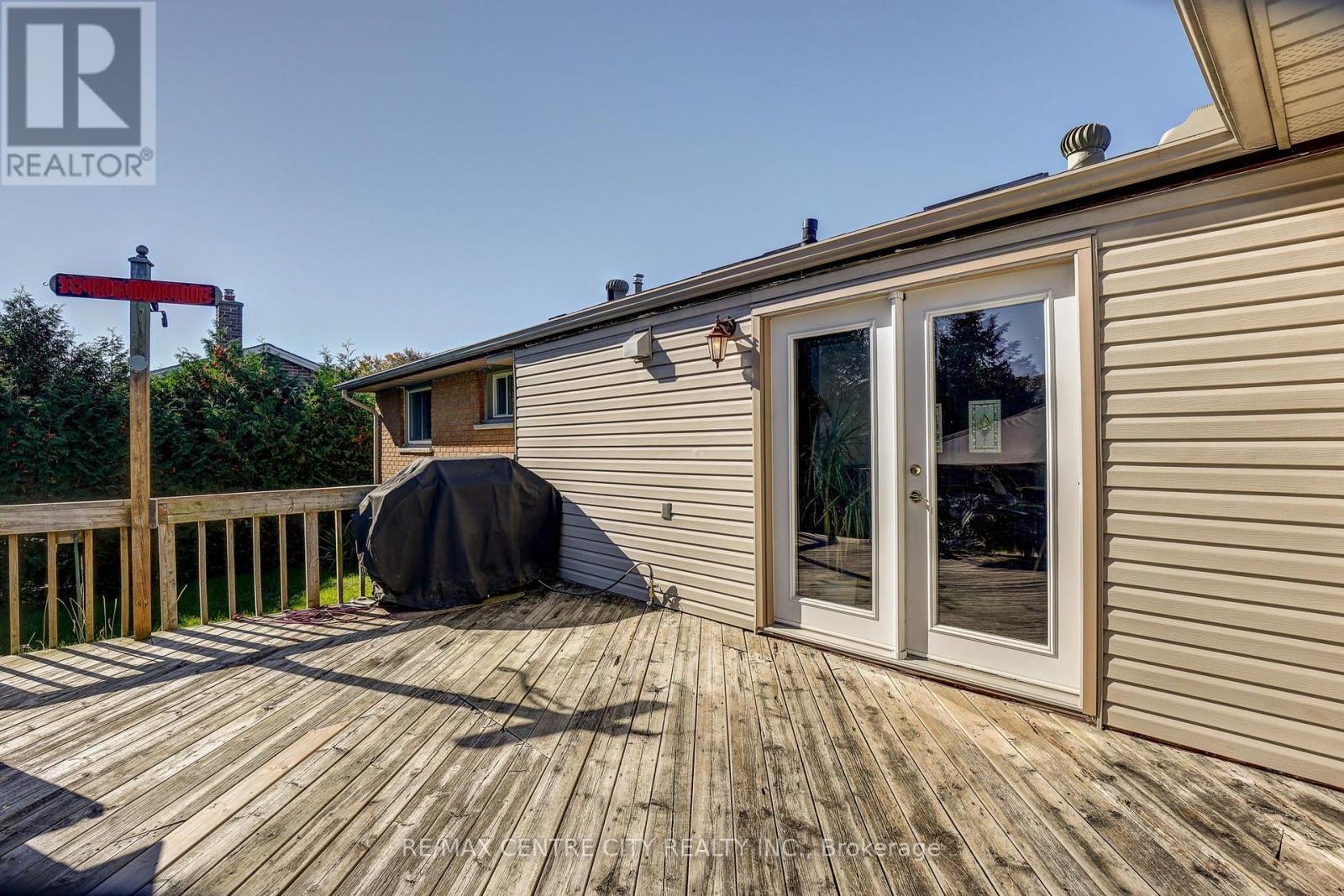 68 Lois Avenue Property Photo 18