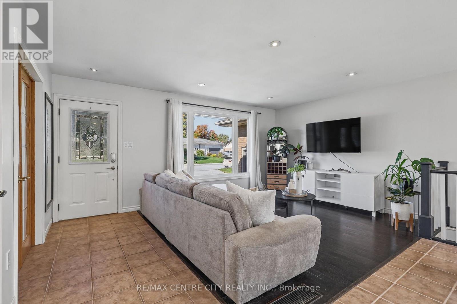 68 Lois Avenue Property Photo 19