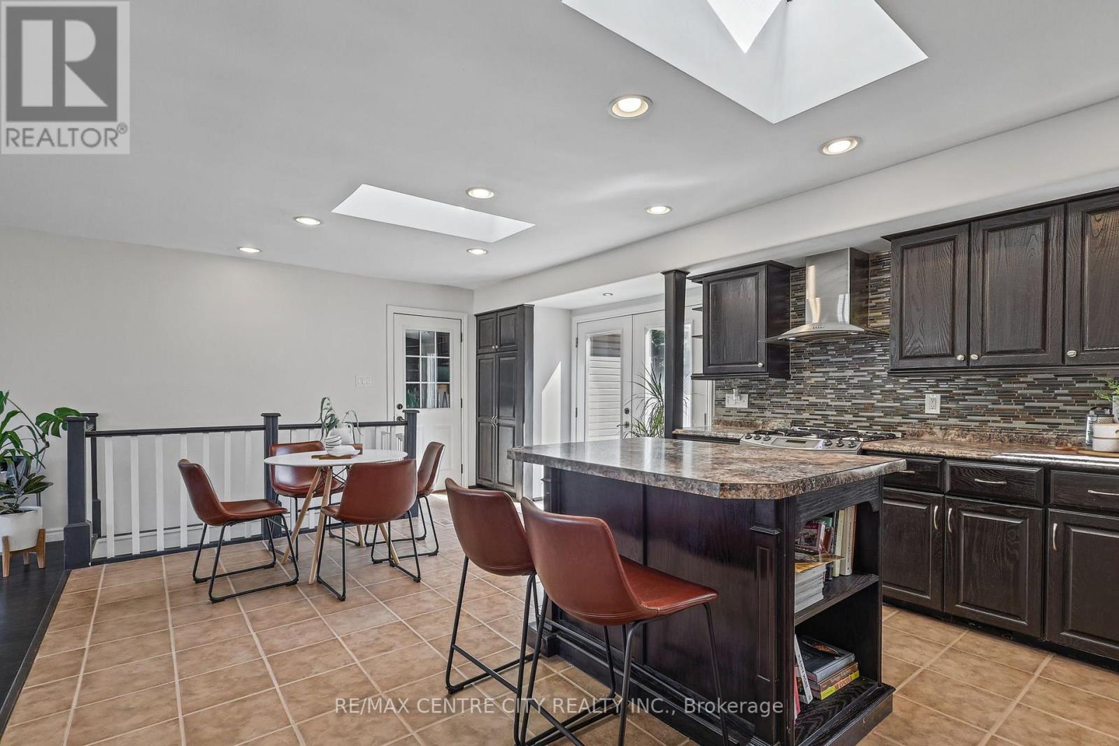 68 Lois Avenue Property Photo 26