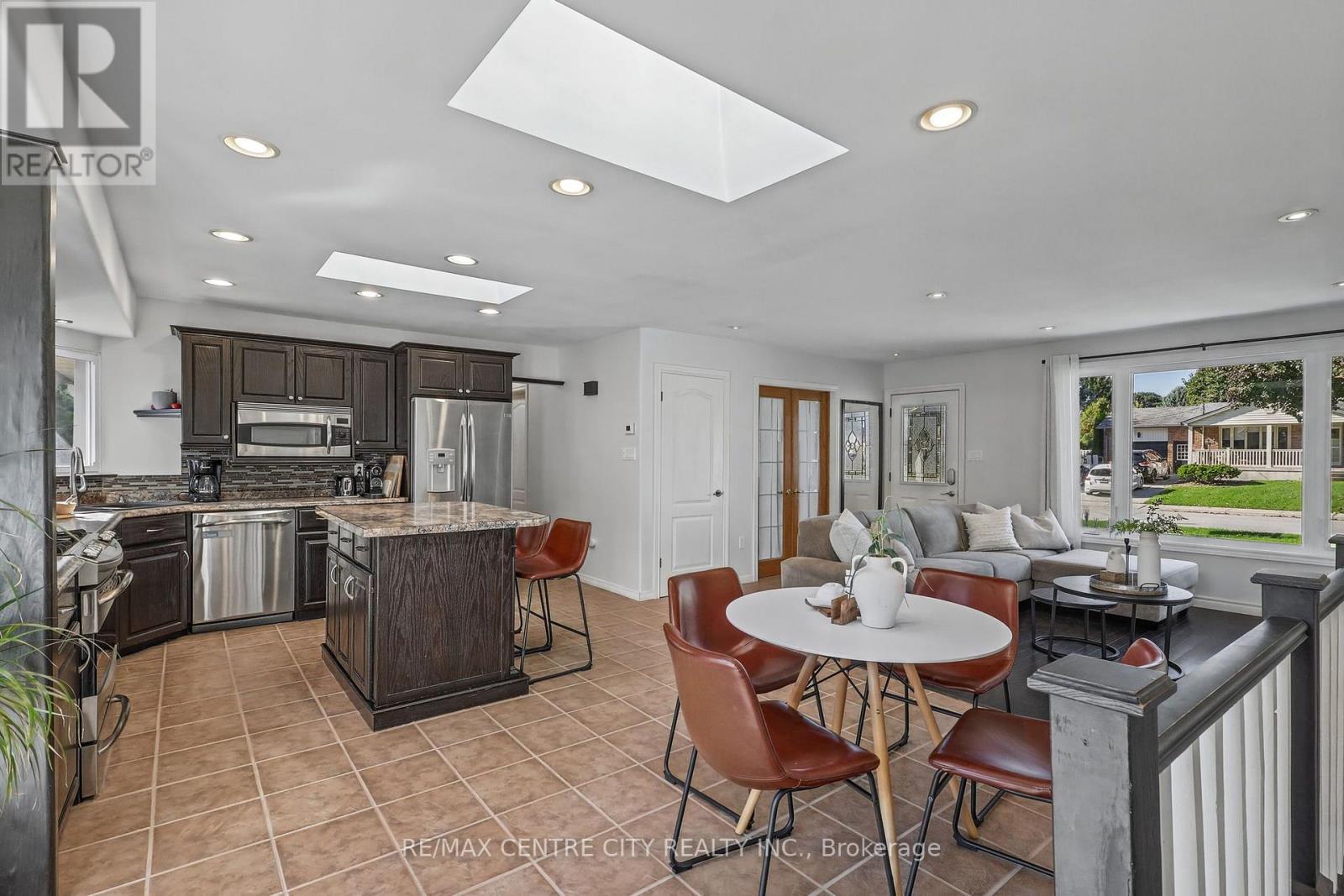 68 Lois Avenue Property Photo 30