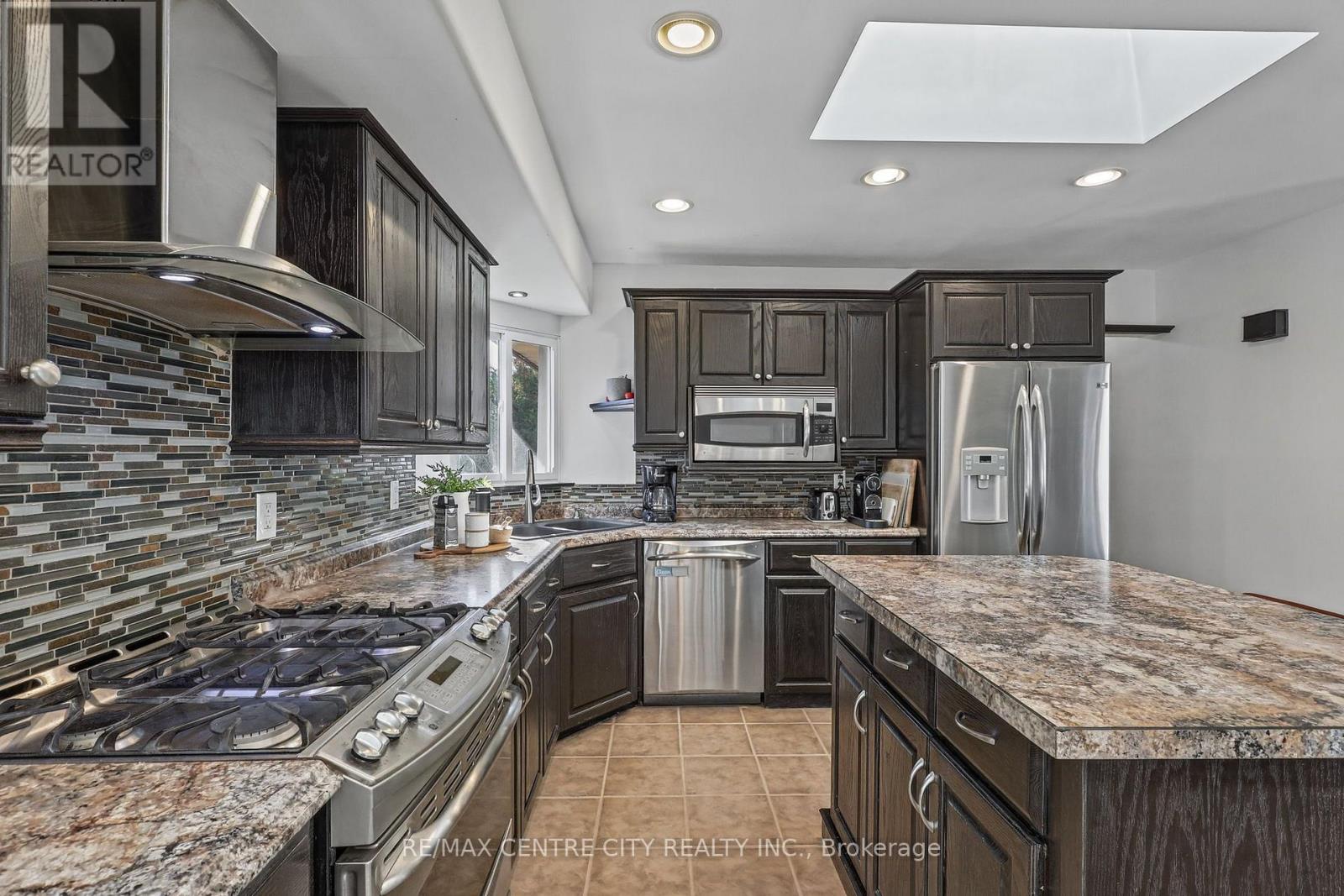 68 Lois Avenue Property Photo 32