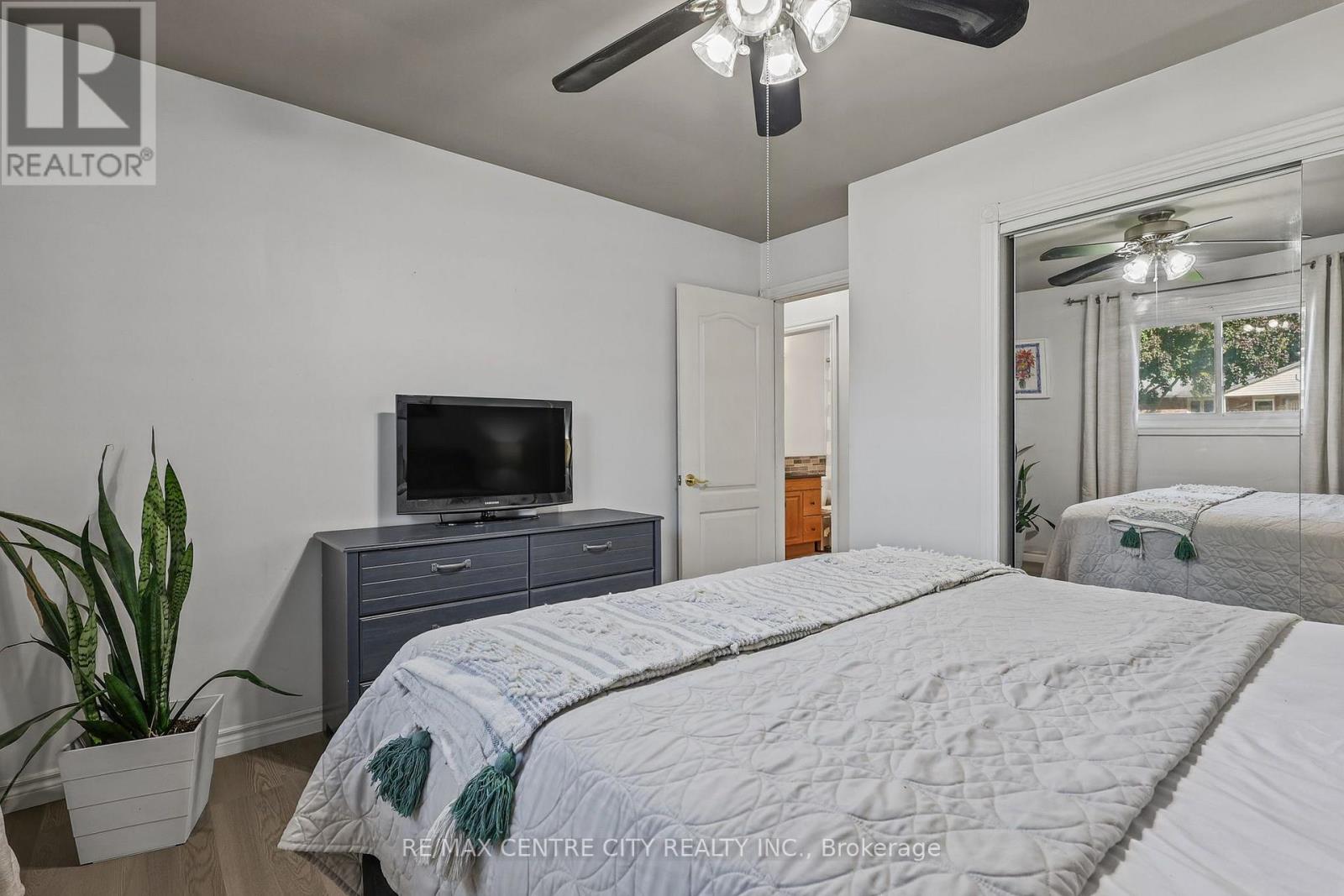 68 Lois Avenue Property Photo 35