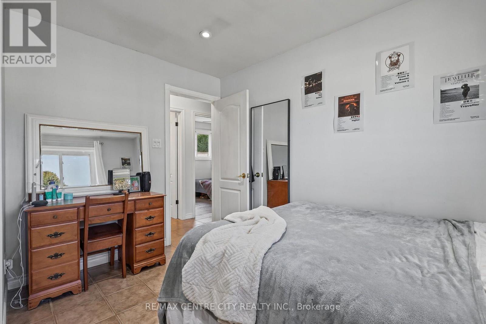 68 Lois Avenue Property Photo 39