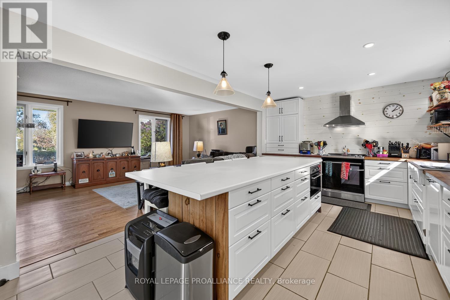 15 Willow Drive Property Photo 8