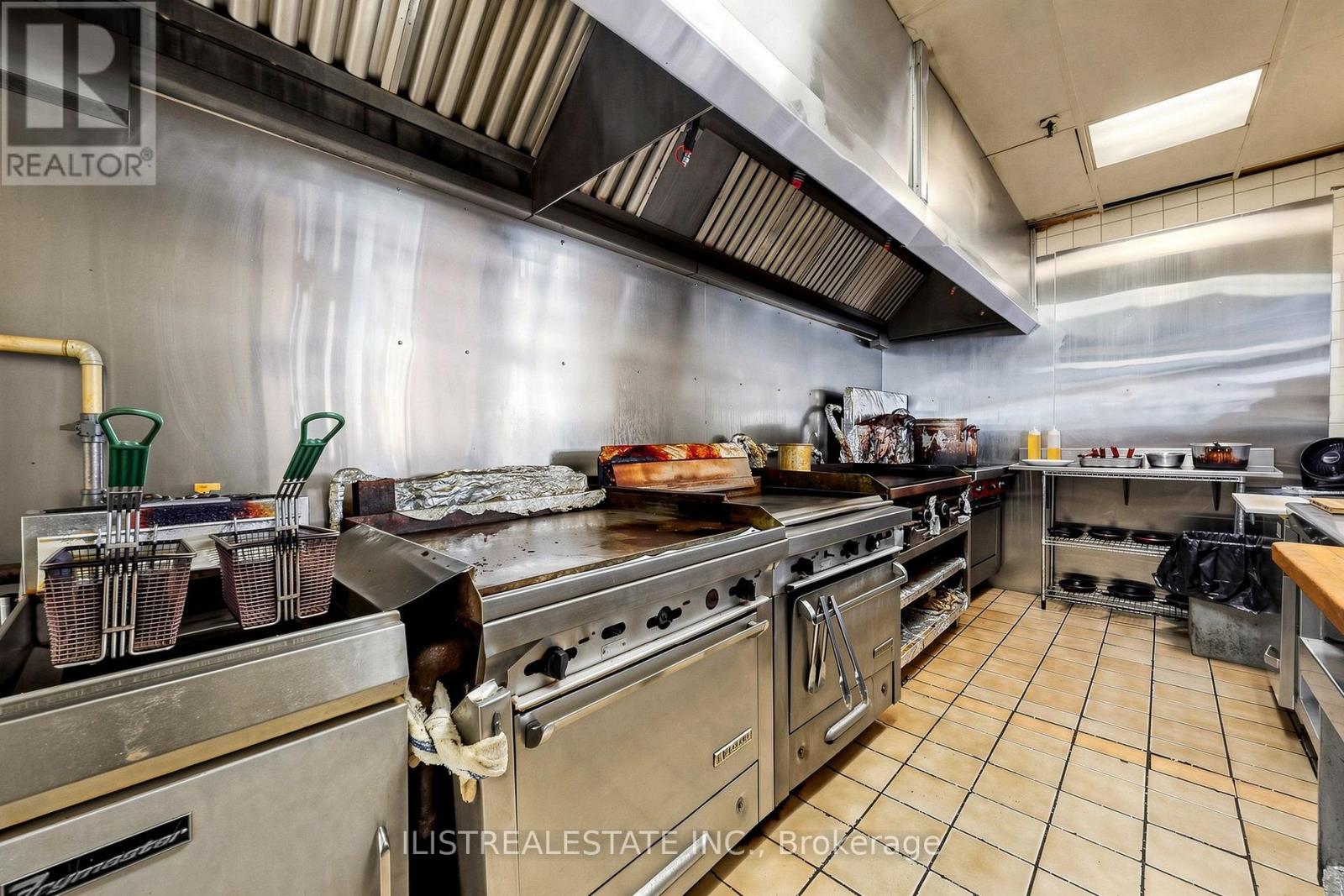 1520 Main Street W Property Photo 37