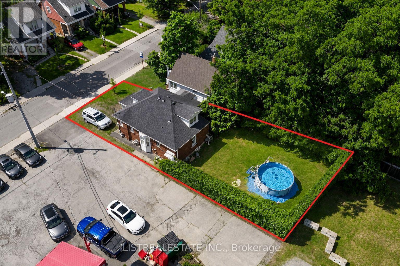 2 Norfolk Street N Property Photo 1