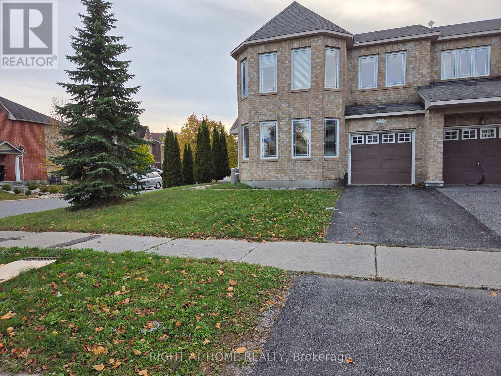 229 Leamington Way Property Photo 1