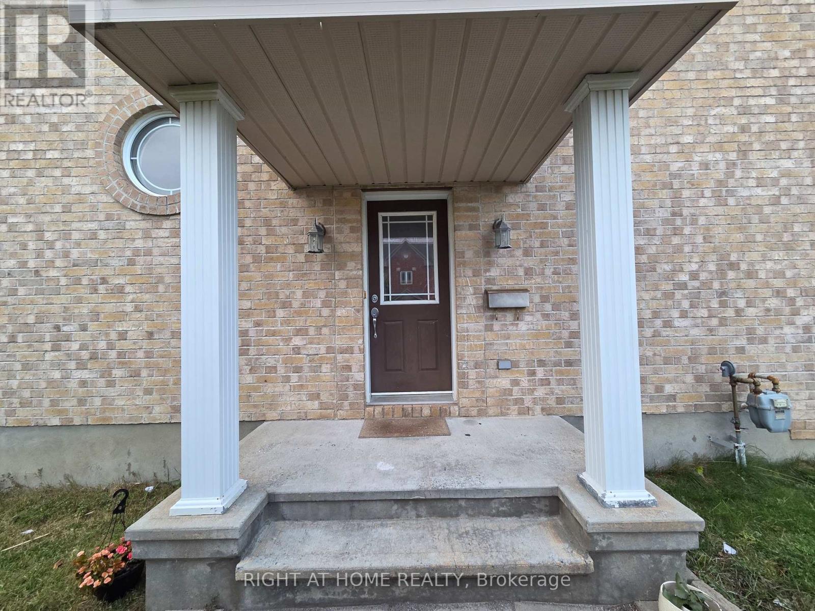 229 Leamington Way Property Photo 2