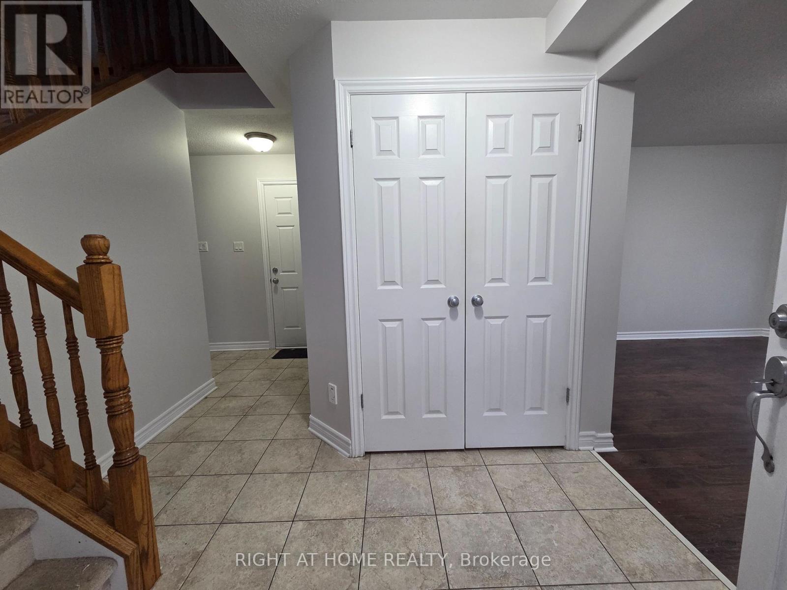 229 Leamington Way Property Photo 3