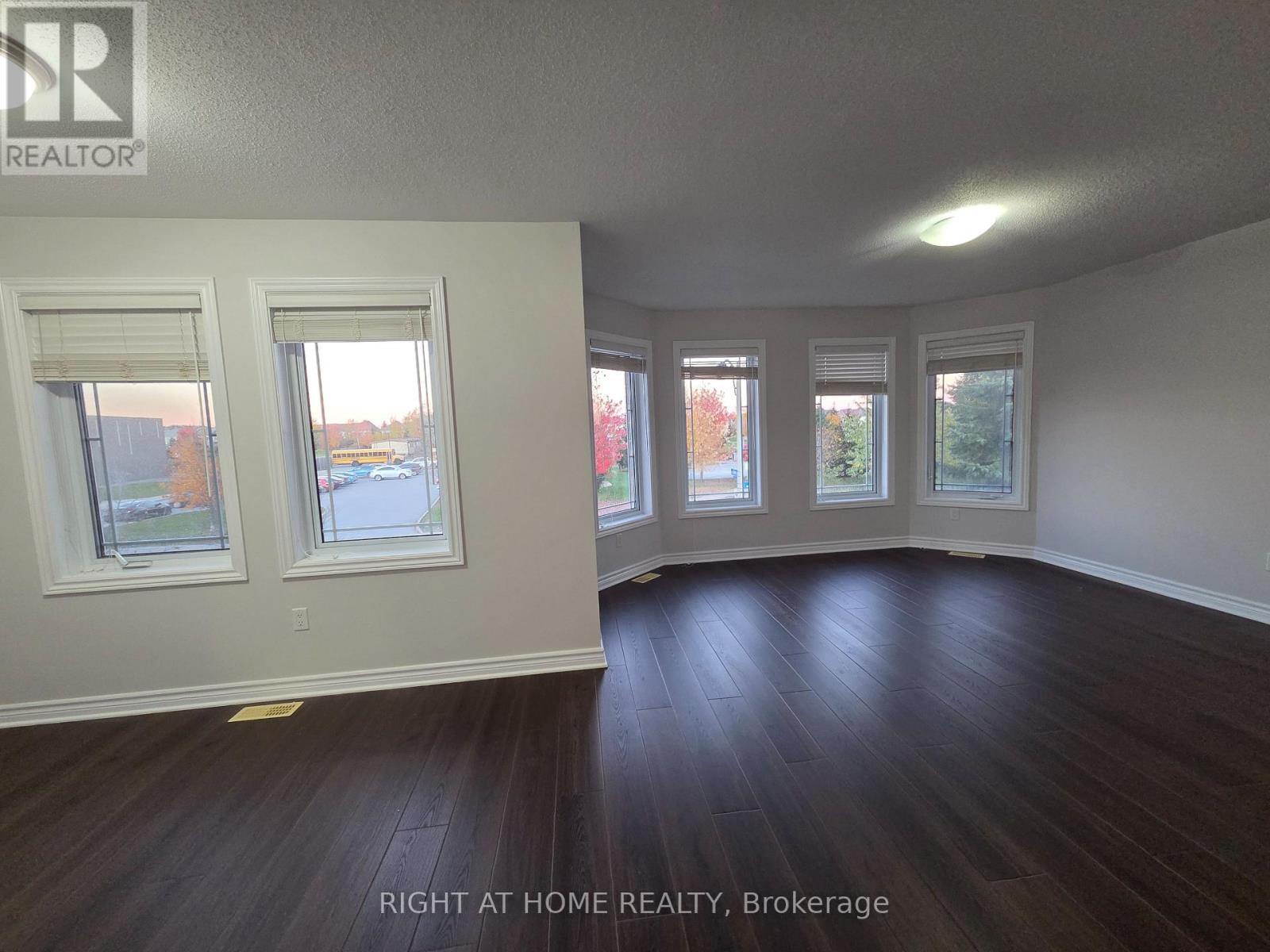 229 Leamington Way Property Photo 10