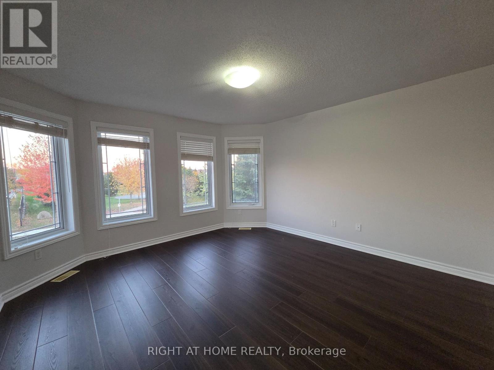229 Leamington Way Property Photo 11