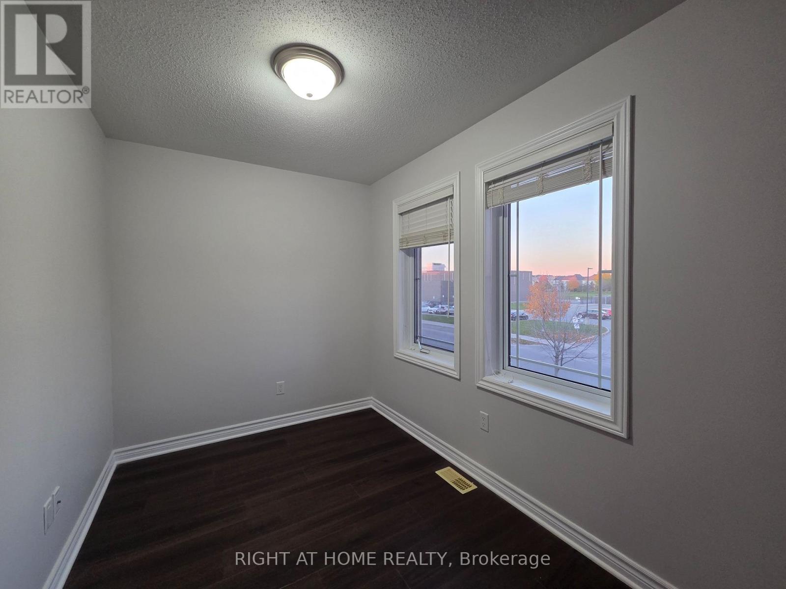 229 Leamington Way Property Photo 12