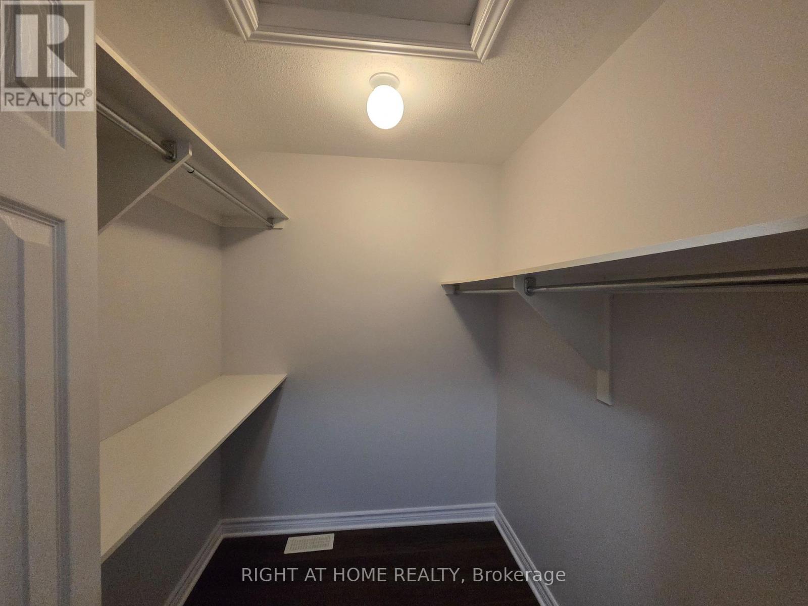 229 Leamington Way Property Photo 13