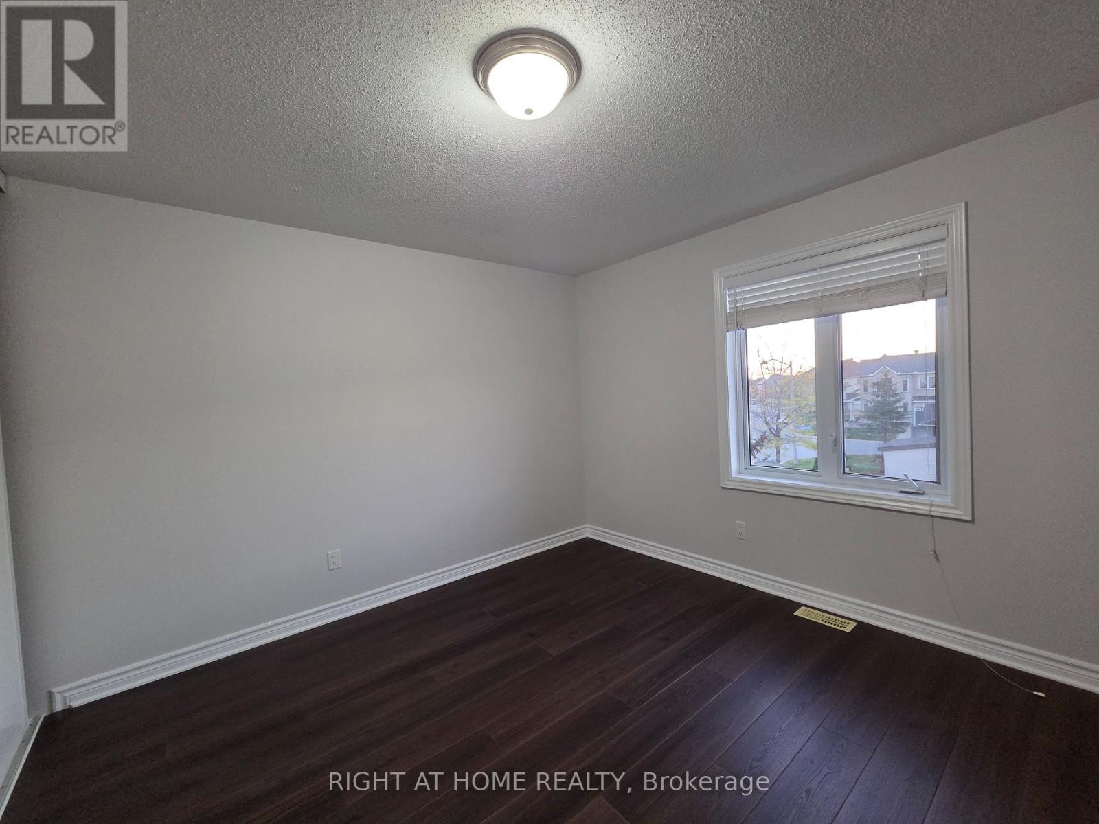 229 Leamington Way Property Photo 16