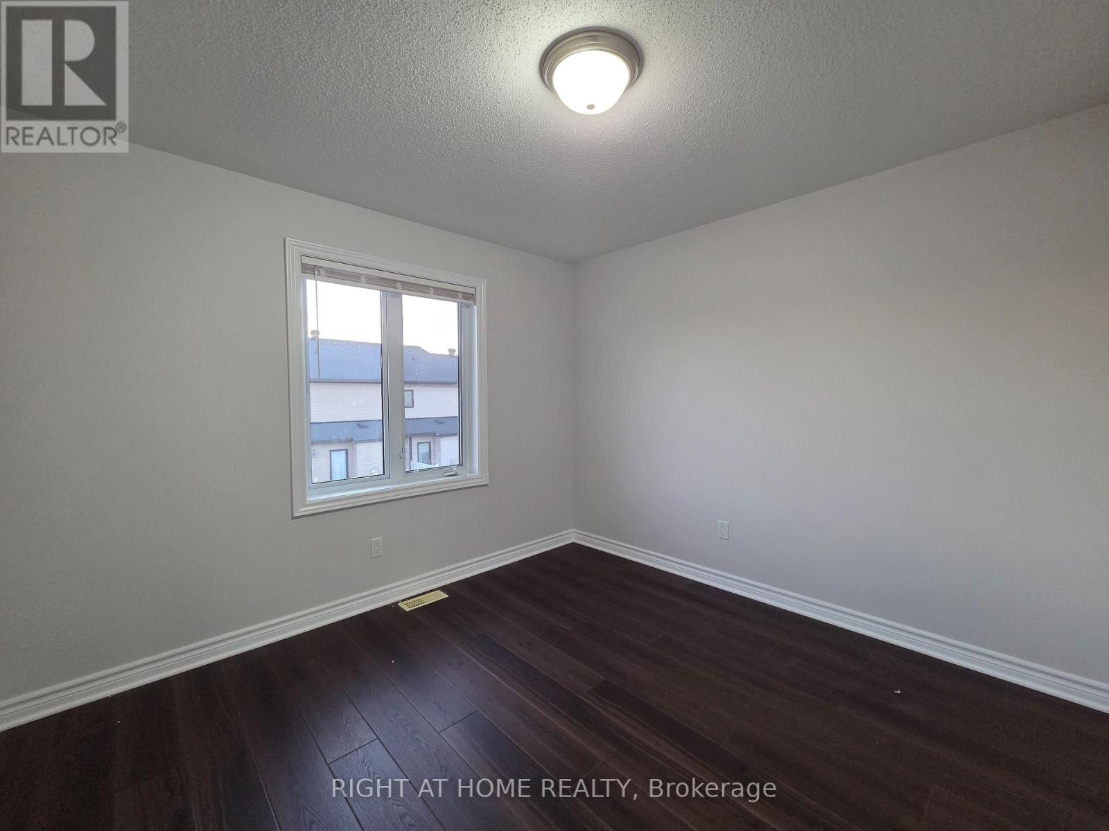 229 Leamington Way Property Photo 17