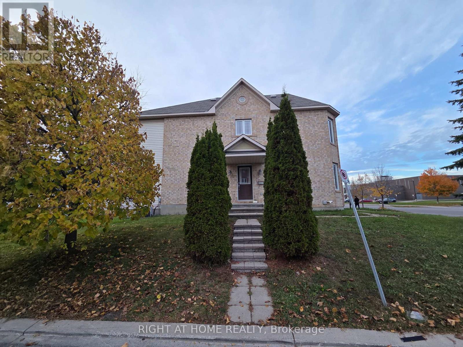 229 Leamington Way Property Photo 23