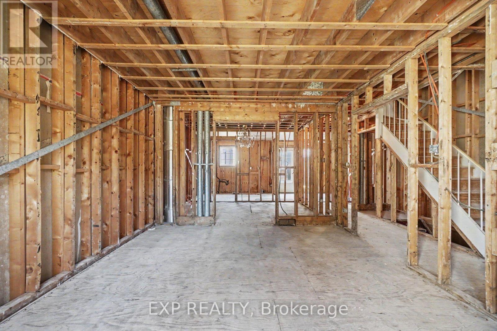 20 - 2300 Ogilvie Road Property Photo 9