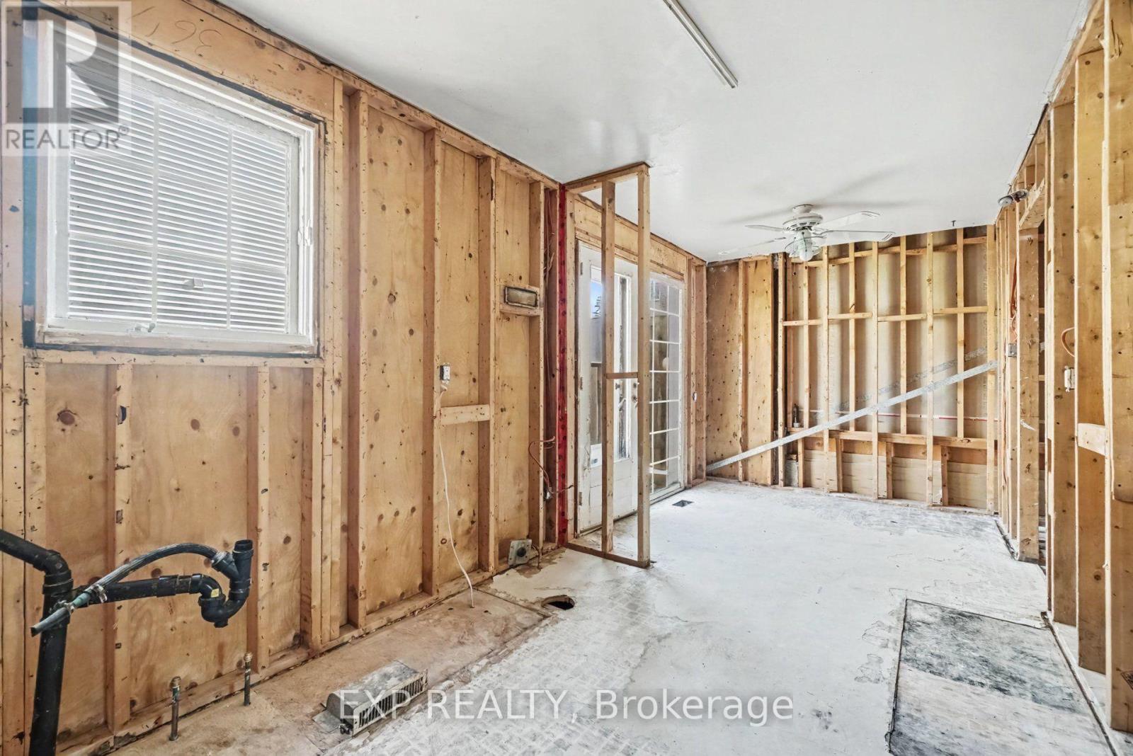 20 - 2300 Ogilvie Road Property Photo 12