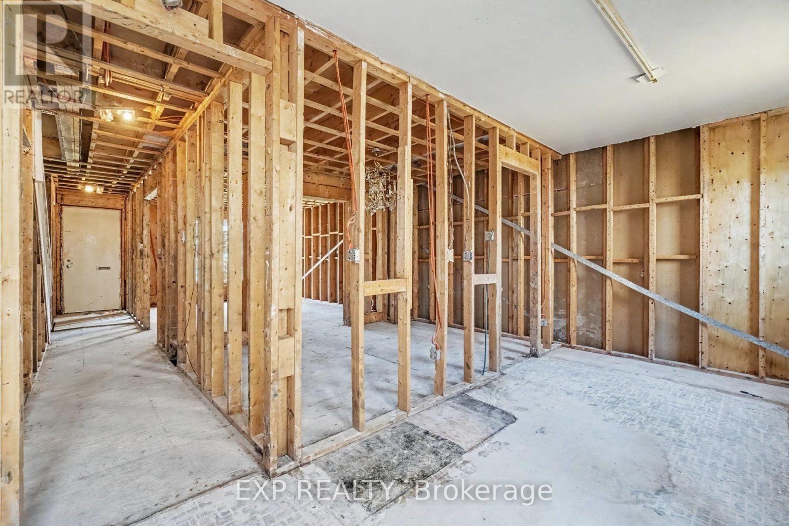 20 - 2300 Ogilvie Road Property Photo 13