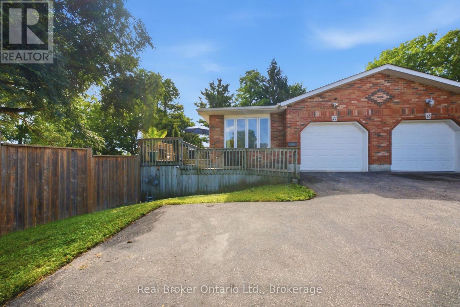 11 DUNDAS STREET W Property Photo 1