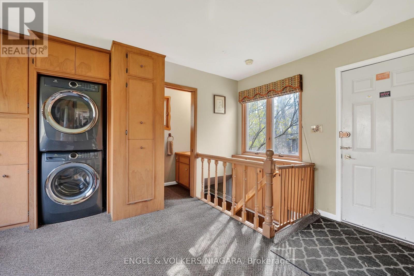 41 Park Road S Property Photo 9