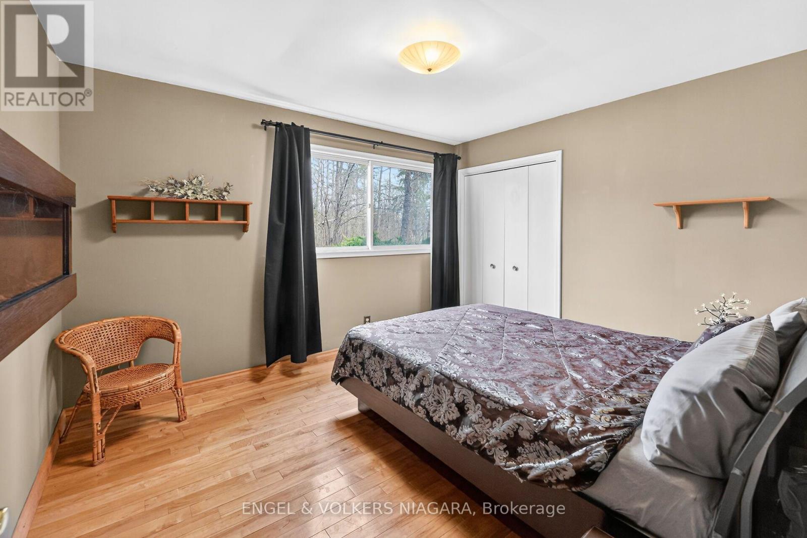 41 Park Road S Property Photo 18