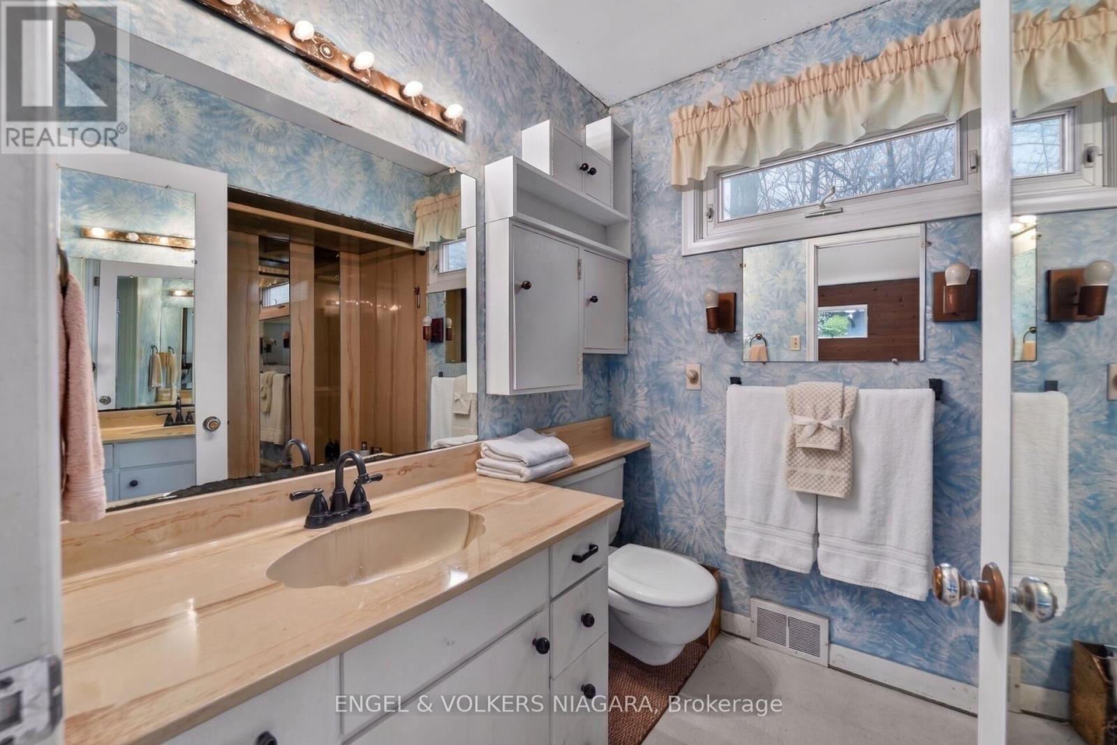 41 Park Road S Property Photo 24